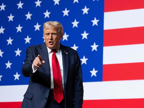 La pressione dei falchi anti Pechino su Trump: cosa succede davvero tra Usa e Cina