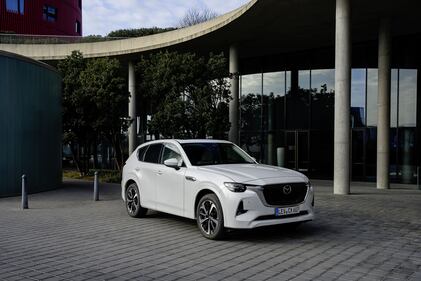 Mazda CX-60, guarda le foto 9