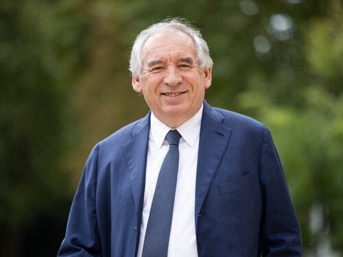 Francia, Macron ha scelto il nuovo premier: nominato il centrista François Bayrou