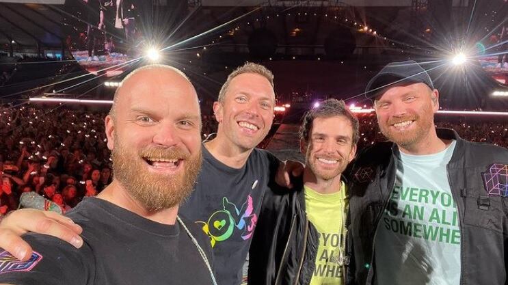 "Seria infezione ai polmoni". Sospeso il tour dei Coldplay