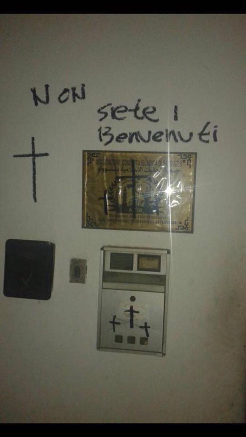 scritte centro islamico