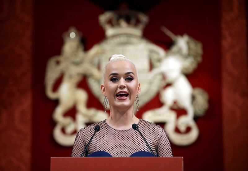 Il Principe Carlo e Katy Perry in foto 4