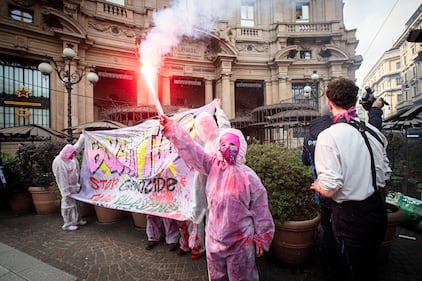 Il corteo "femminista" dell'8 marzo tra slogan e vandalismo 9