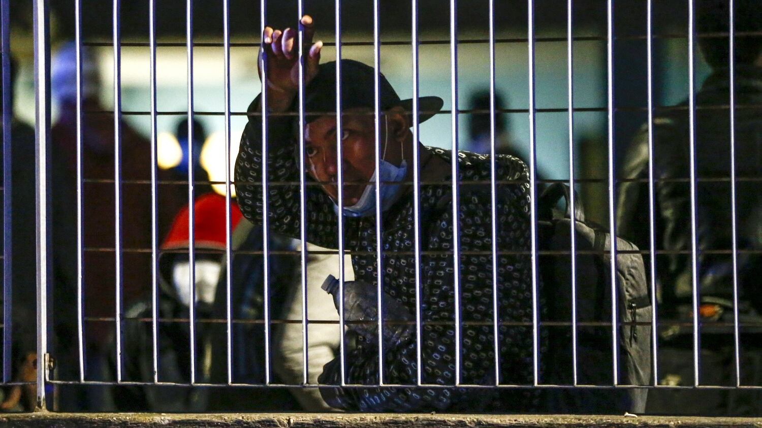 Pd e i 5S pensano ai migranti: sanatoria e corridoi umanitari
