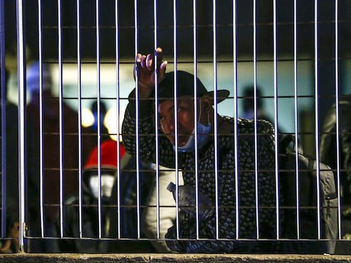 Pd e i 5S pensano ai migranti: sanatoria e corridoi umanitari