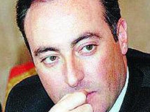 Berlusconi vuole organizzare un ciclo d'incontri a Villa Gernetto con le nuove leve azzurre