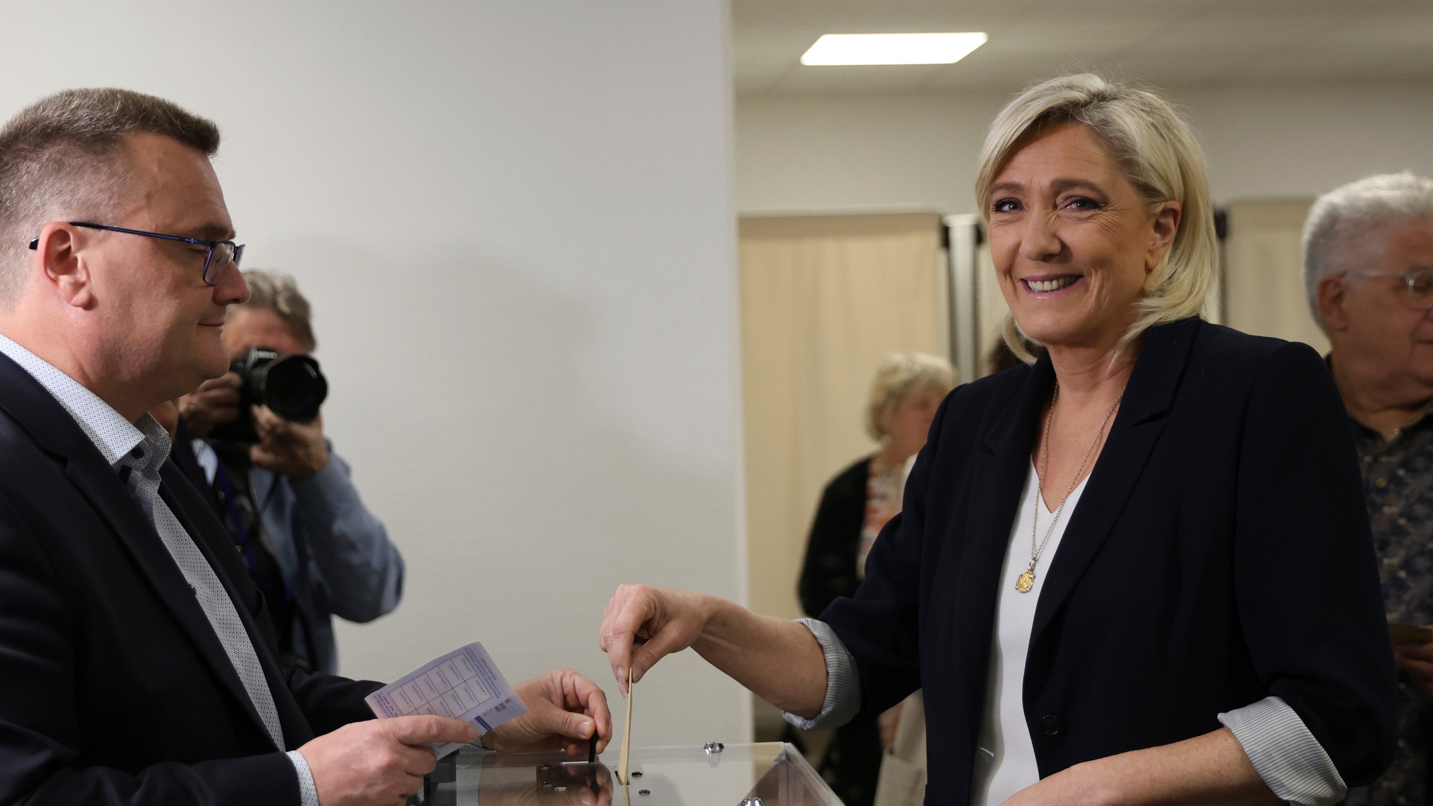 Elezioni francesi: Rn vola ancora, Macron resta terzo (ma recupera 4 punti)