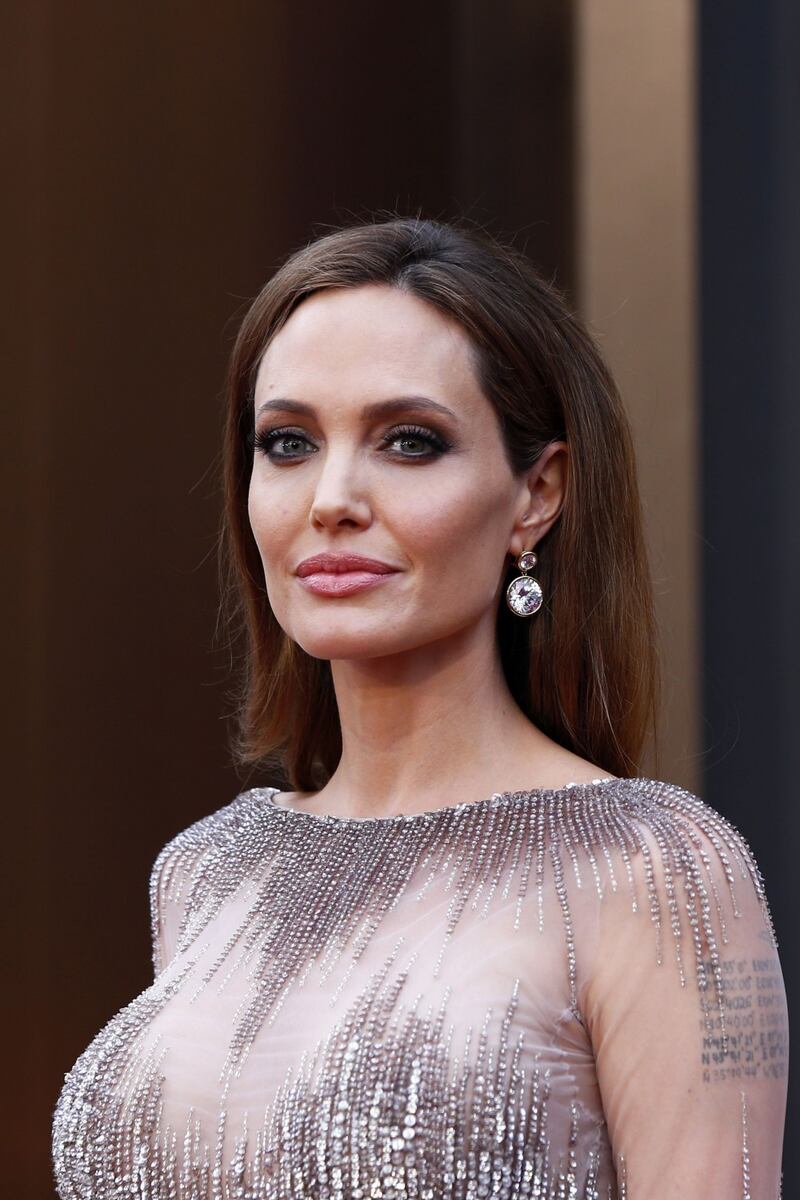 Angelina Jolie troppo magra, Brad Pitt le lancia un ultimatum 36