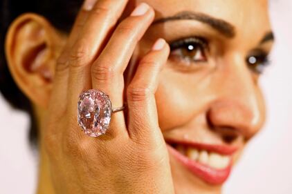 All'asta il diamante rosa da 60 milioni 1