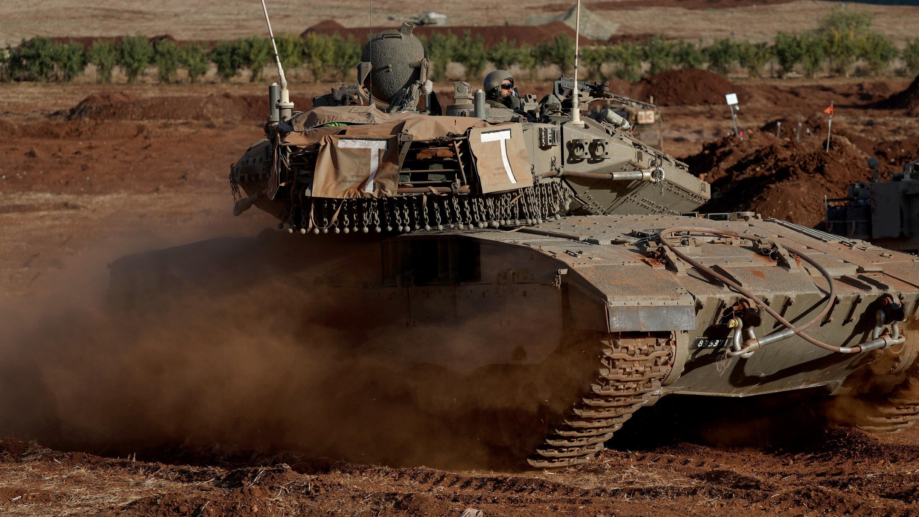 Bulldozer e tank per isolare i terroristi: come funziona la strategia dei "quadrati" di Israele