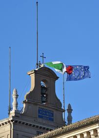 Si strappa il tricolore sul Quirinale 1