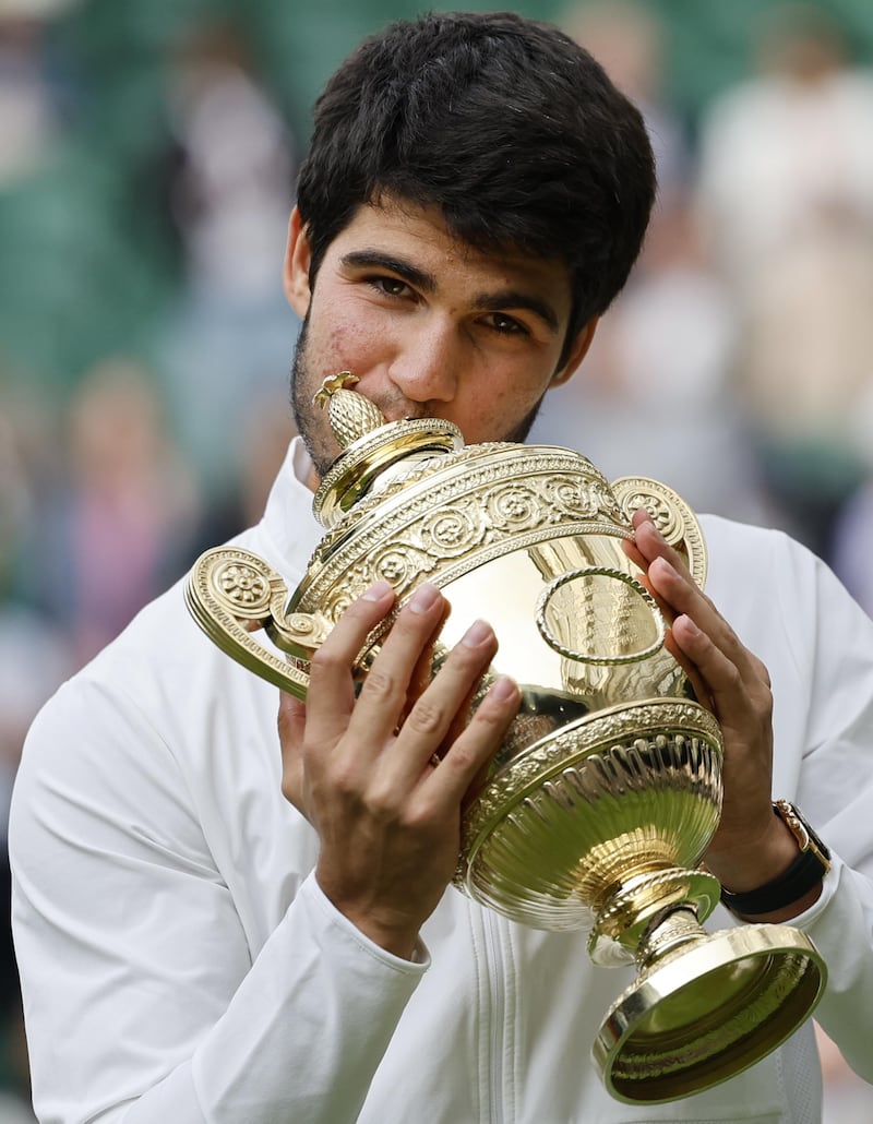 Wimbledon, Alcaraz trionfa al 5 set: le immagini più belle della premiazione 6