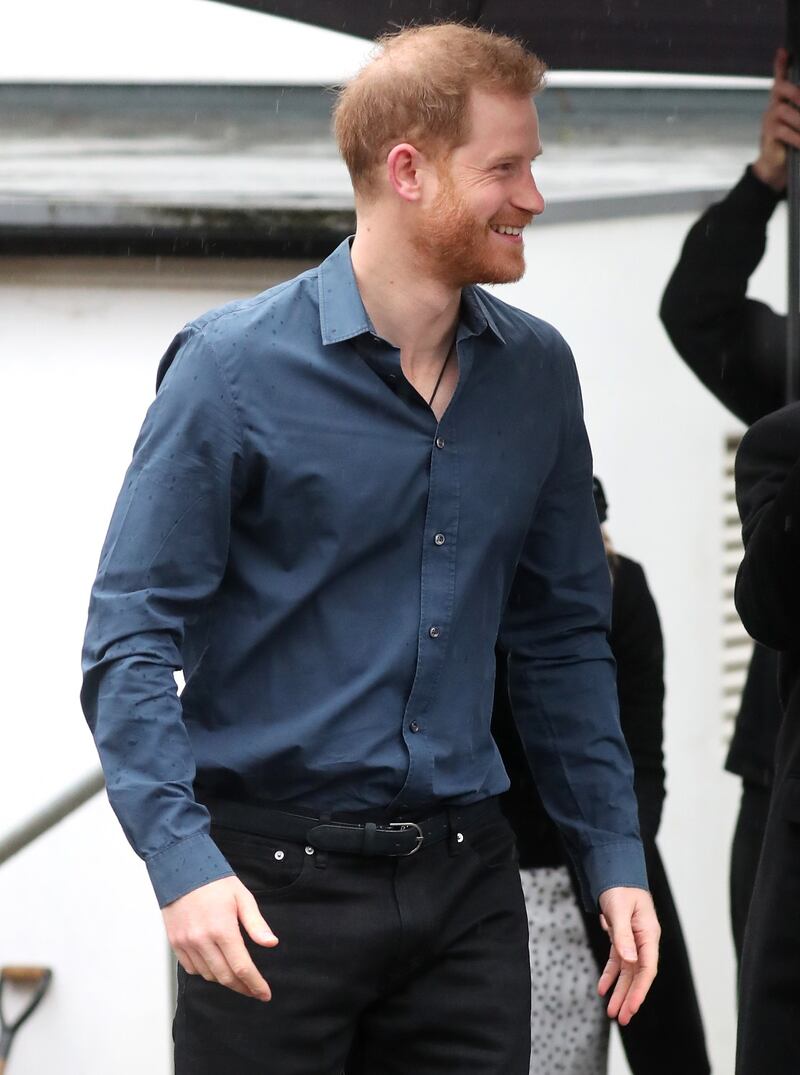 Il Principe Harry e la Regina Elisabetta II in foto 4