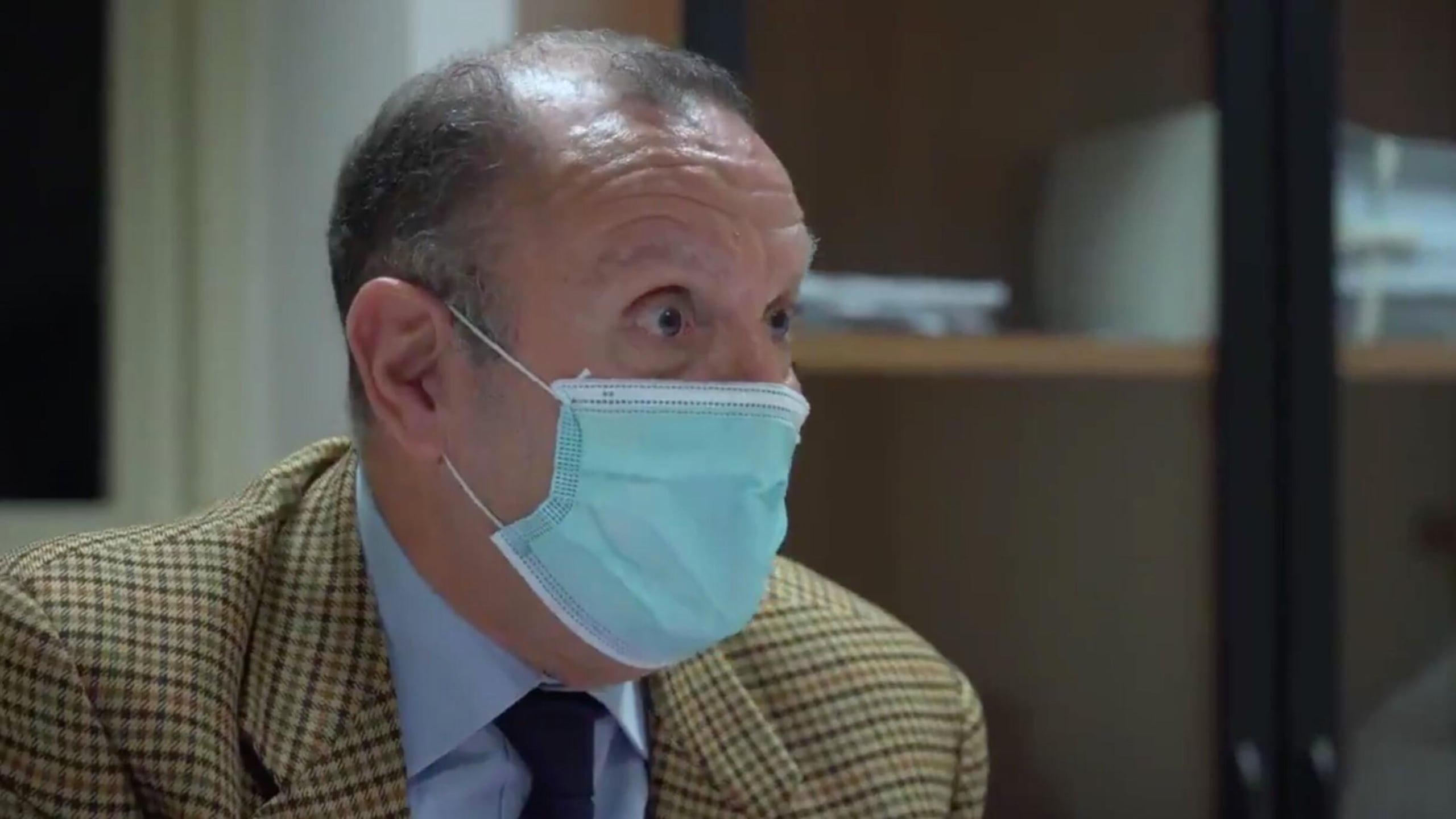 Il centrodestra: "Ora faccia un passo indietro". Le scuse surreali di Cotticelli: "Non ero lucido"