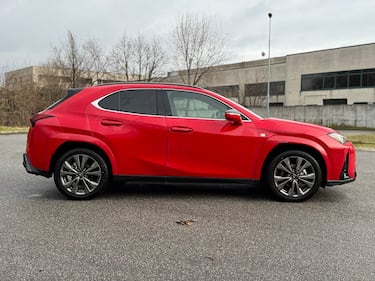 Lexus UX 300h: guarda la gallery del crossover premium giapponese 8