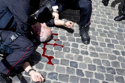 Sparatoria davanti Palazzo Chigi 6