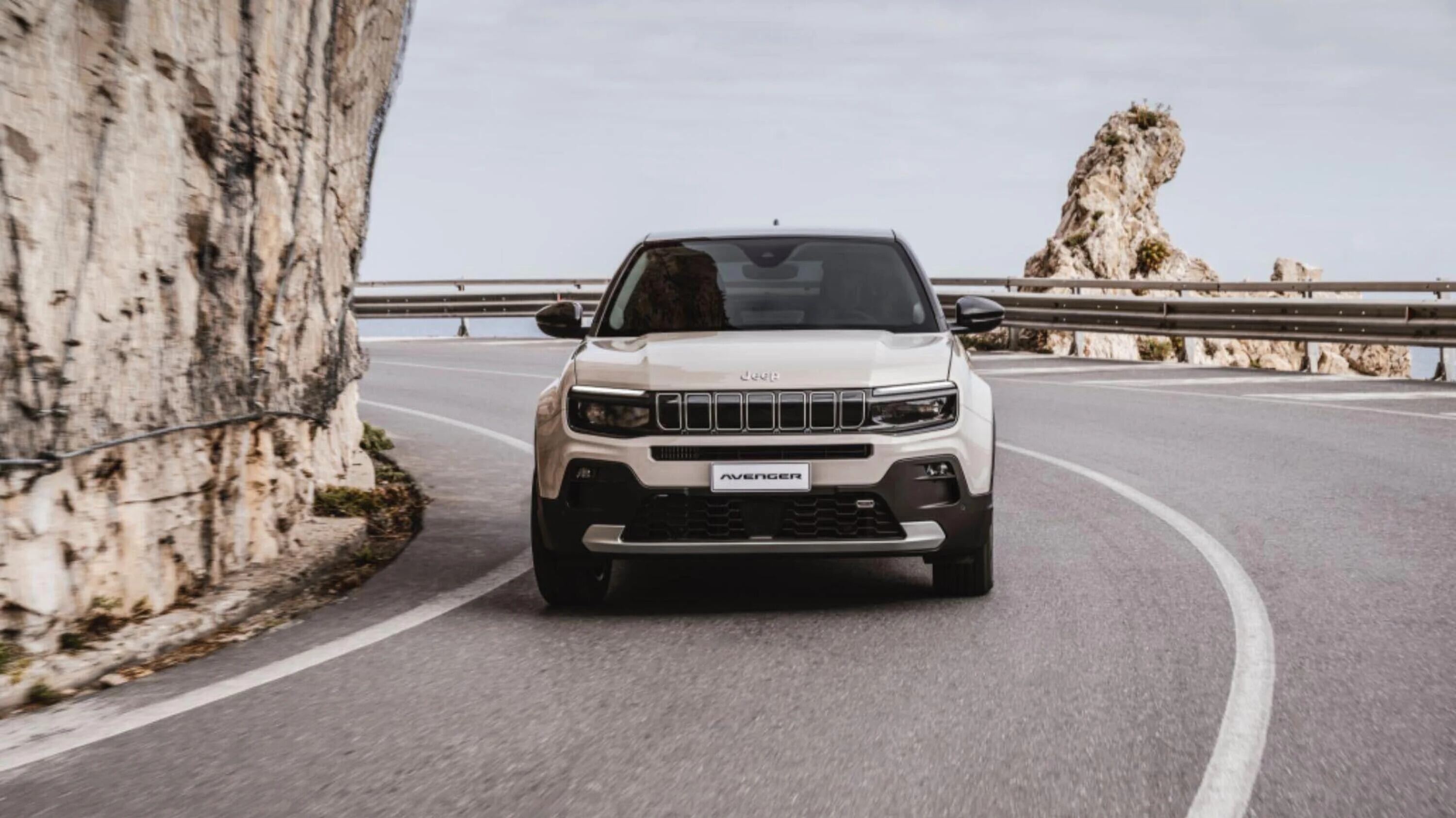Jeep Avenger e-Hybrid: arriva l’ibrido. Caratteristiche, prezzi e curiosità