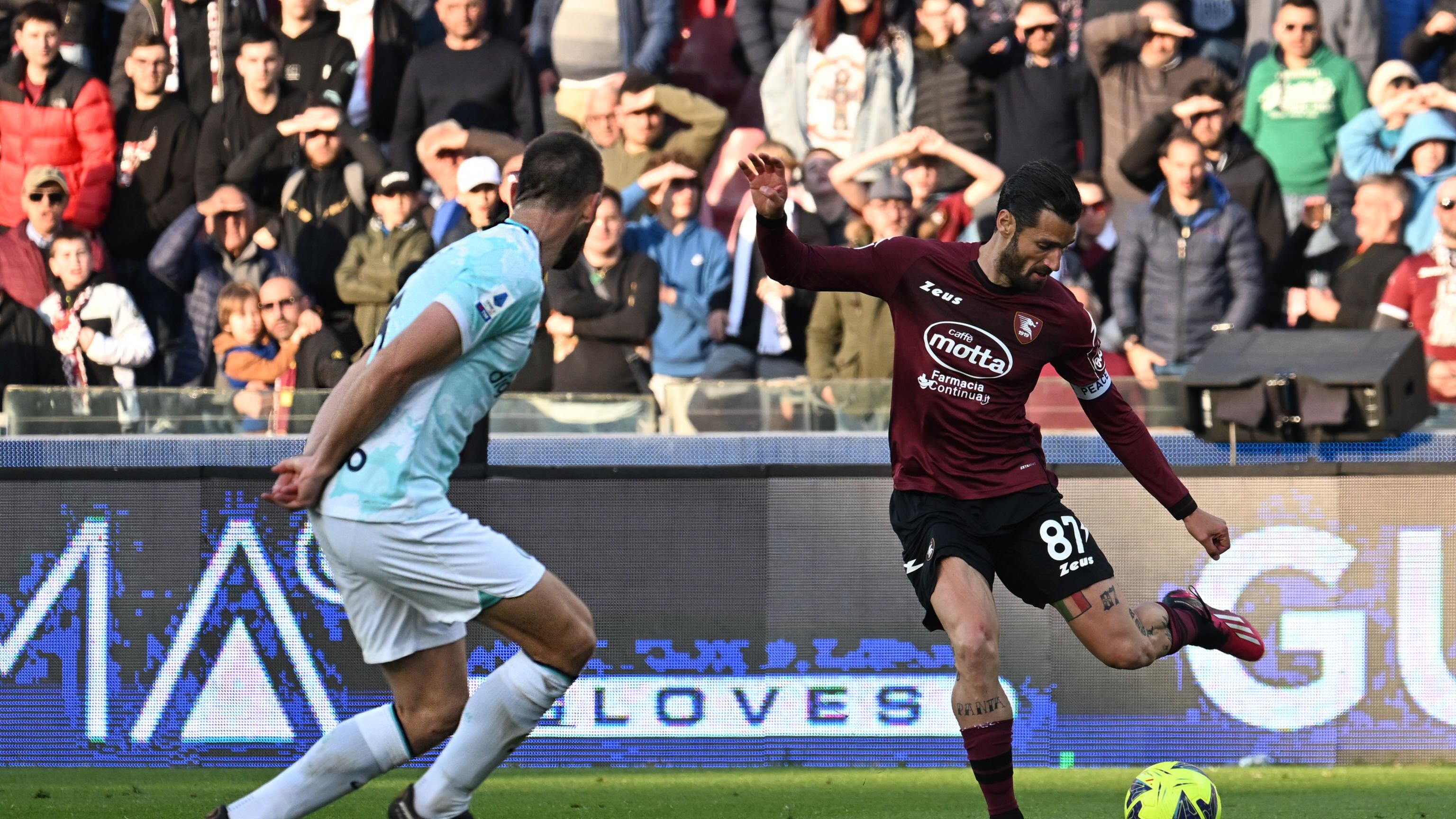 La Salernitana beffa l'Inter al 90' con l'ex Candreva. I nerazzurri non vincono più