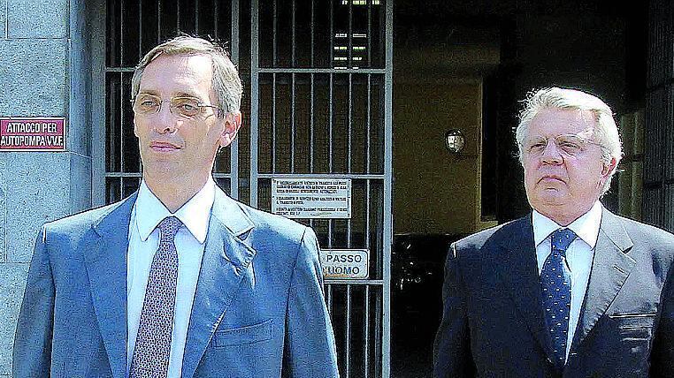 Ultima umiliazione per il Cav: la sua vita passata al setaccio