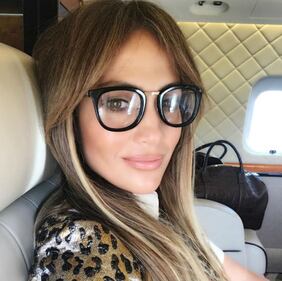 Jennifer Lopez super-sexy in costume 11
