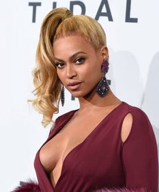 Beyoncé Knowles, seno in vista e scollo mozzafiato a New York 41