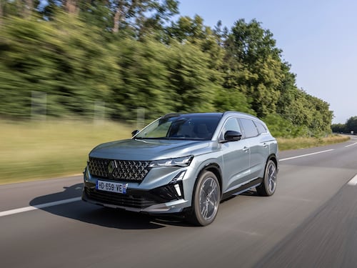 Renault Espace E-Tech 200, spazioso e dinamico con consumi bassi: primo contatto
