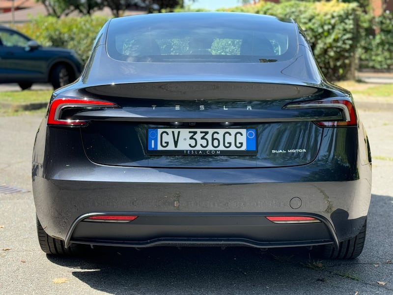 Tesla Model 3 Long Range 2024: guarda la gallery del modello con più autonomia 10