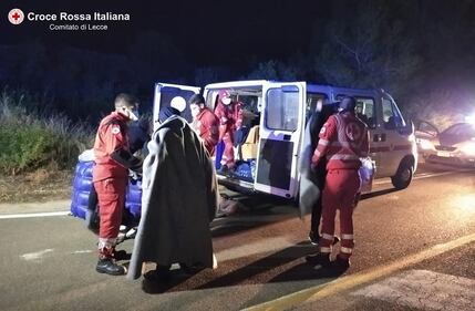 Lecce, i migranti appena soccorsi dalla croce rossa 5