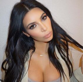 Kim Kardashian, shooting nuda nel deserto 8
