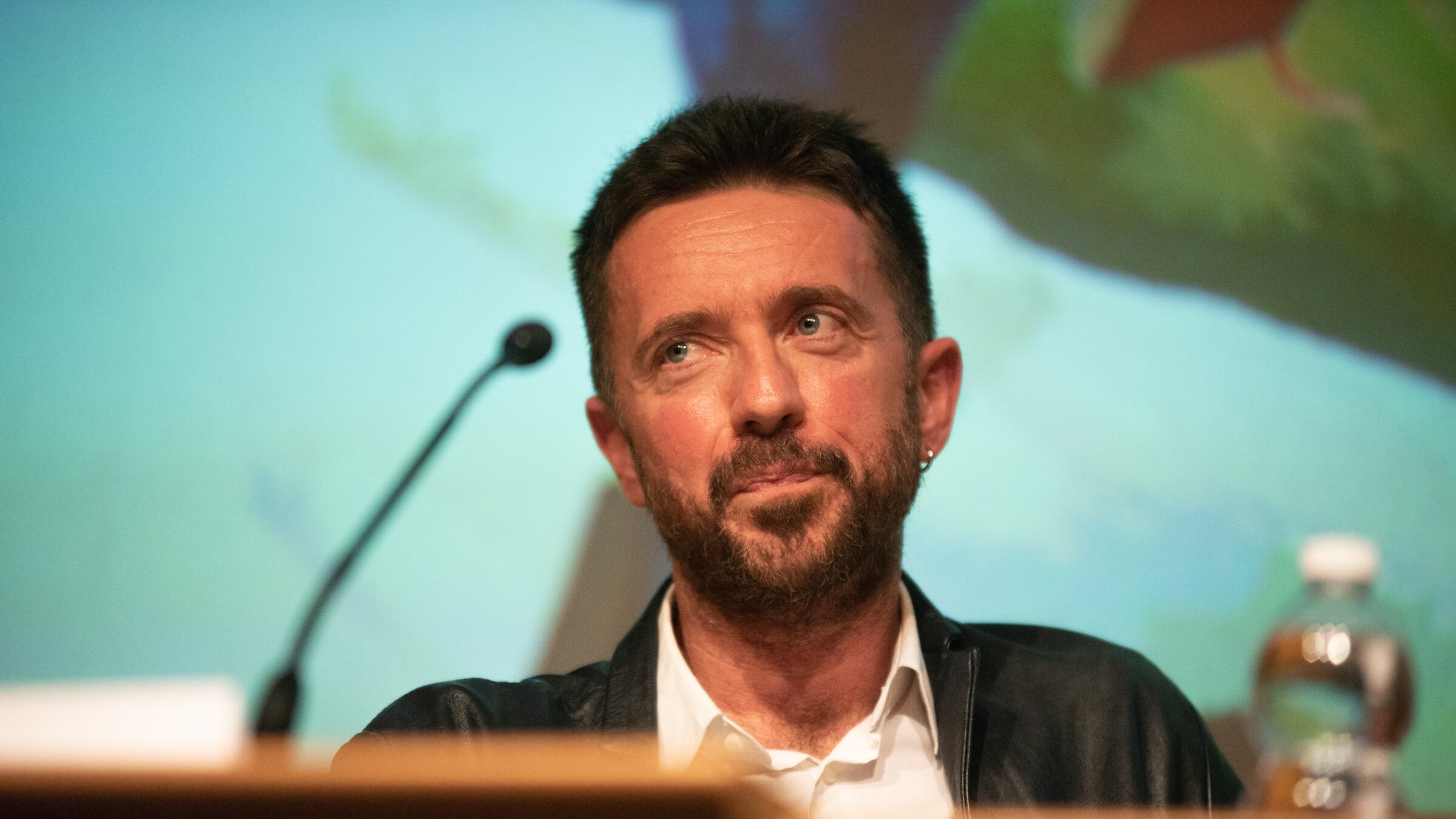 Avete dribblato la fila? Almeno evitate i social