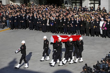 A Istanbul i funerali degli ufficiali uccisi 6