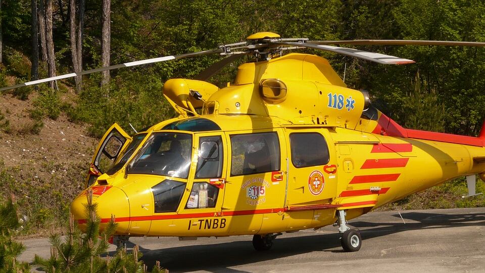Centauro trascina per 500 metri poliziotto sull’asfalto