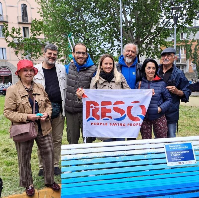 Panchina buonista pro-migranti di Milano 3