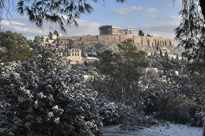 Neve ad Atene, il Partenone imbiancato 6