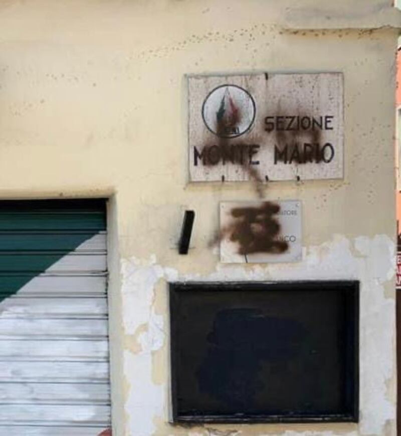 Roma, raid vandalico contro l'ex sede del Msi di via Assarotti 1