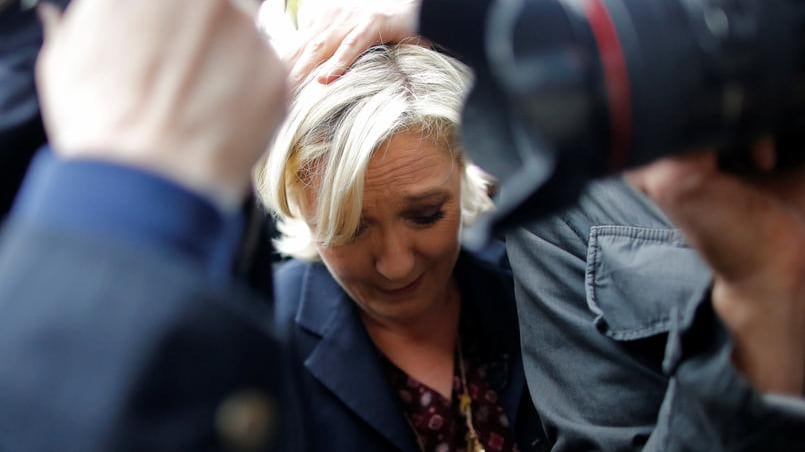 Marine Le Pen rinviata a giudizio per aver pubblicato foto dell'Isis