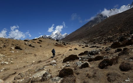 L'affollata strada che porta alla cima dell'Everest 6