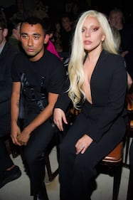 Lady Gaga, sobria ma seno in vista alla New York Fashion Week 16