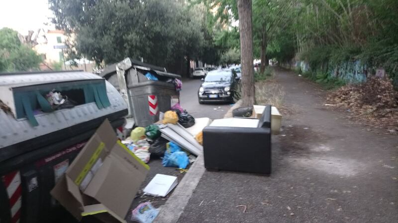 Roma, ancora caos per l'emergenza rifiuti 6
