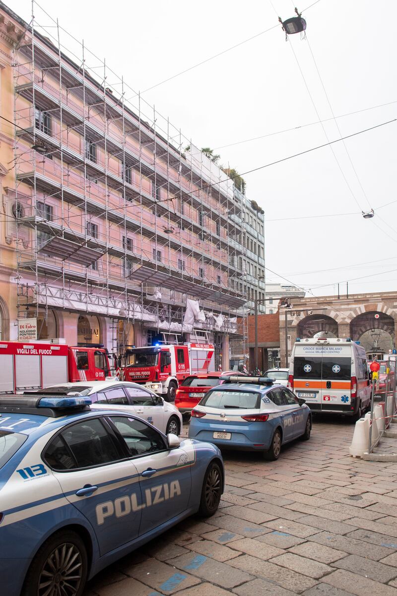 Palazzo in fiamme nel centro storico di Milano 9