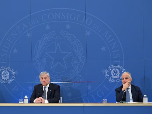 Tre ministri in coro sulla linea della fermezza. "Lo Stato non può venire a patti con i violenti"