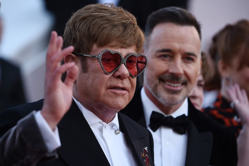 Elton John promuove "Rocket Man": foto 2