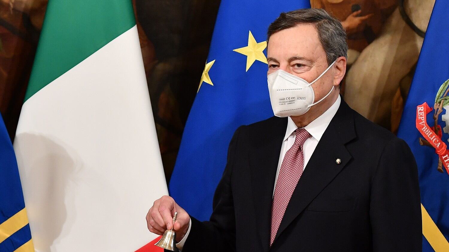 Covid, vaccini e Recovery fund. Draghi presenta la cura per l'Italia