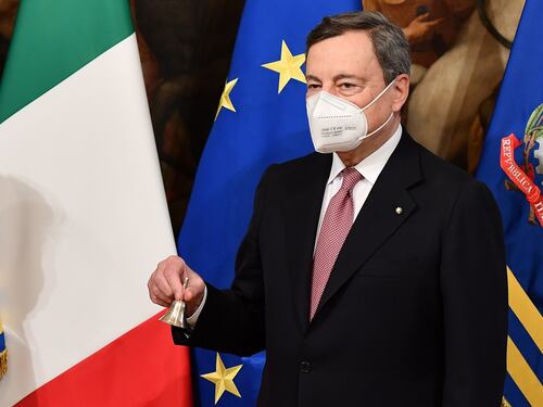 Covid, vaccini e Recovery fund. Draghi presenta la cura per l'Italia