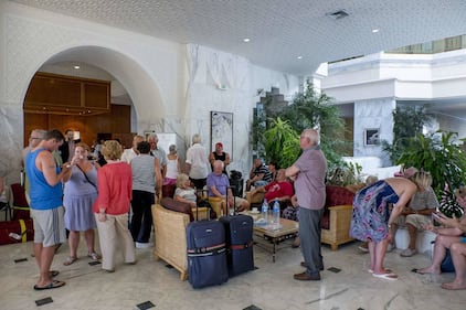 Sousse, turisti in fuga 7