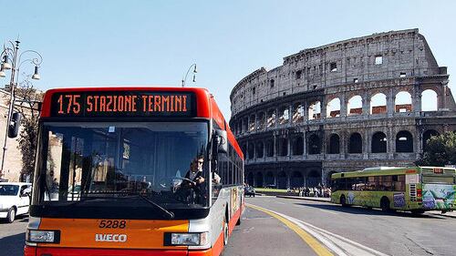 Così il Comune in rosso premiava i suoi dirigenti: altra beffa per i romani