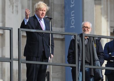 Una nuova statua su Trafalgar Square 4