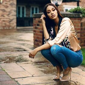 Fanny Neguesha sexy su Instagram: gli scatti dell'ex di Balotelli 8