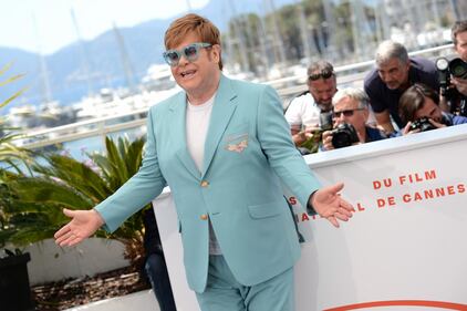 Elton John promuove "Rocket Man": foto 9