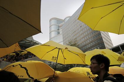 Hong Kong scende in piazza un anno dopo 14